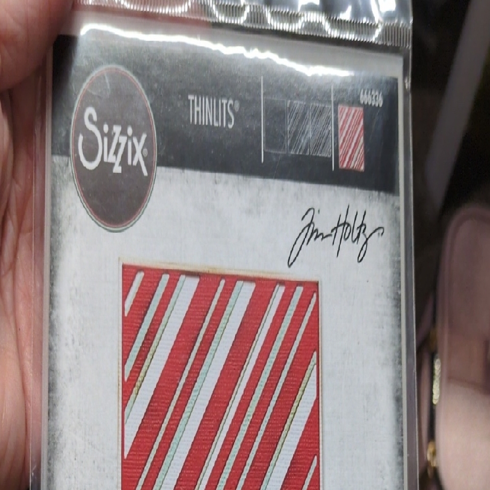 Sizzix Thinlits Die Set - Red and White Diagonal Stripes